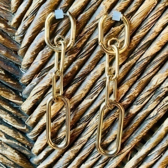 ✨✨Gold Tone Longline Chainlink Dangle Earrings ✨✨ - Picture 3 of 5